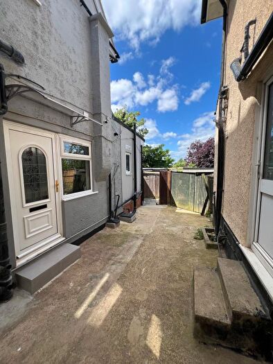 1 Bedroom Link Detached House To Rent In Selborne Gardens, London, NW4