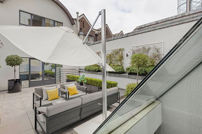 4 Bedroom Town House To Rent In Cheval Place, Knightsbridge, London, United Kingdom, SW7