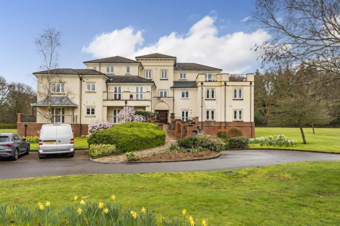 2 Bedroom Flat To Rent In Bedroom Flat In Warlingham, CR6