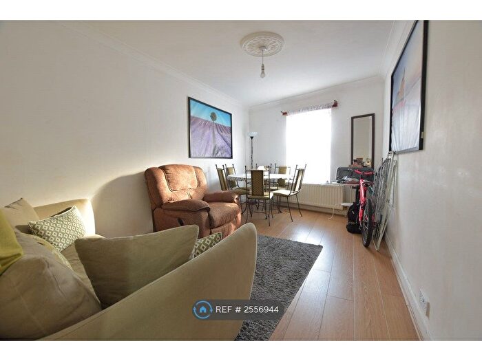 2 Bedroom Flat To Rent In West Green Road, London, N15