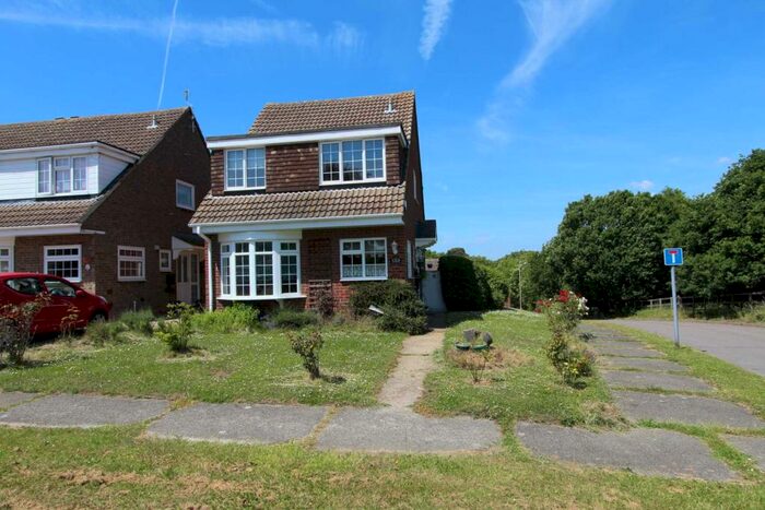 3 Bedroom Detached House To Rent In Langford Crescent, Thundersley, SS7
