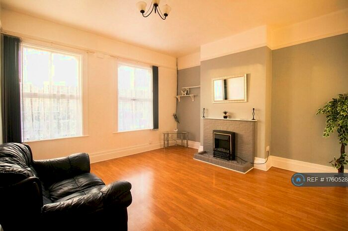 2 Bedroom Terraced House To Rent In Fosse Road North, Leicester, LE3