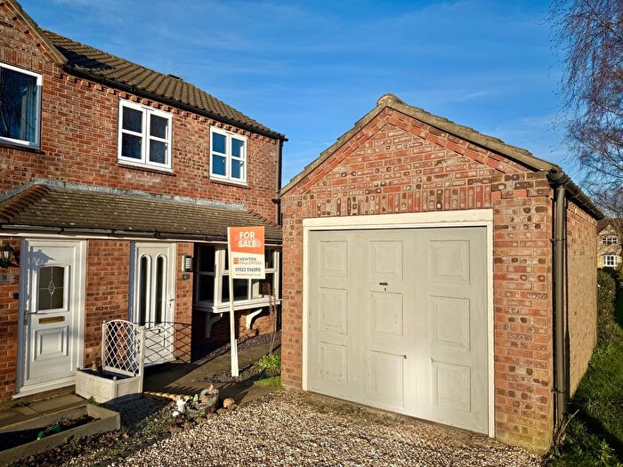 3 Bedroom Semi-detached House For Sale In The Gleanings, Navenby, LN5