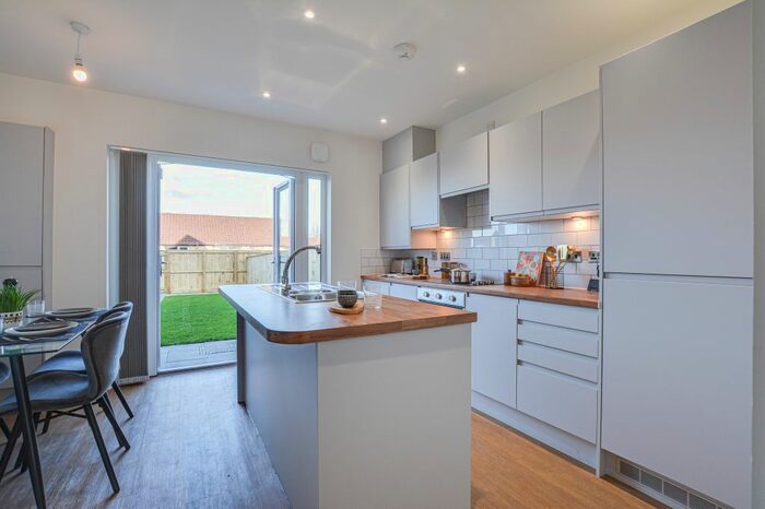 3 Bedroom Terraced House To Rent In Wren Crescent, Skye Edge, Sheffield, S2