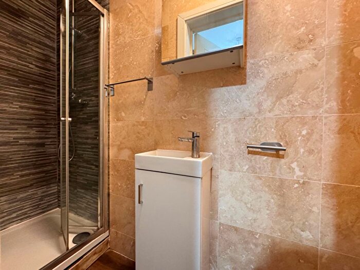 6 Bedroom Terraced House To Rent In Bellclose Road, West Drayton, UB7