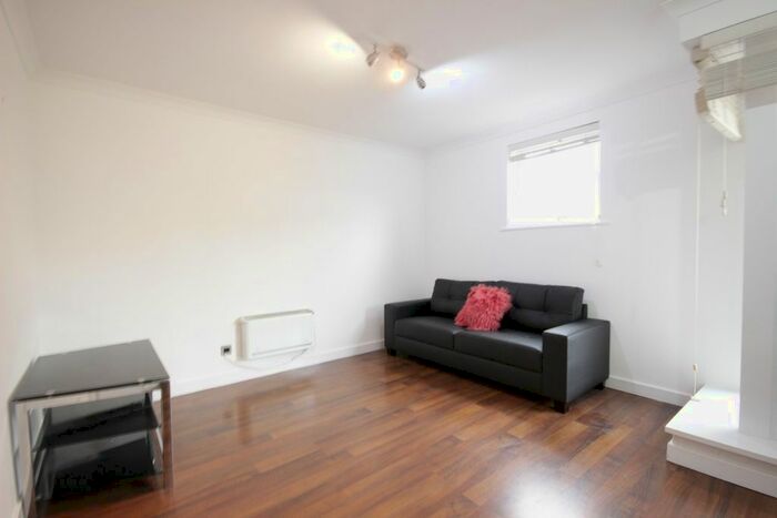 2 Bedroom Flat To Rent In Hermitage Wall, Wapping, E1W