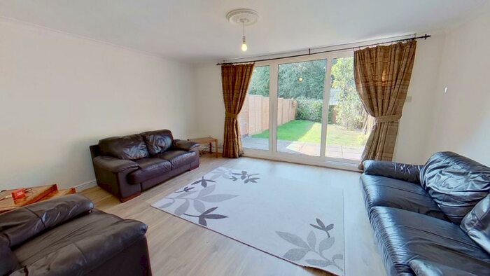 3 Bedroom Terraced House To Rent In Windsor Close, Guildford, ., GU2