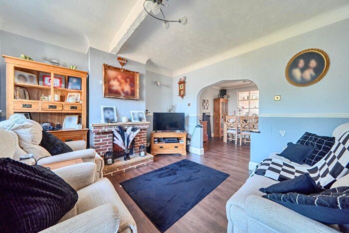 4 Bedroom Semi-Detached Bungalow For Sale In The Dale, Waterlooville, PO7