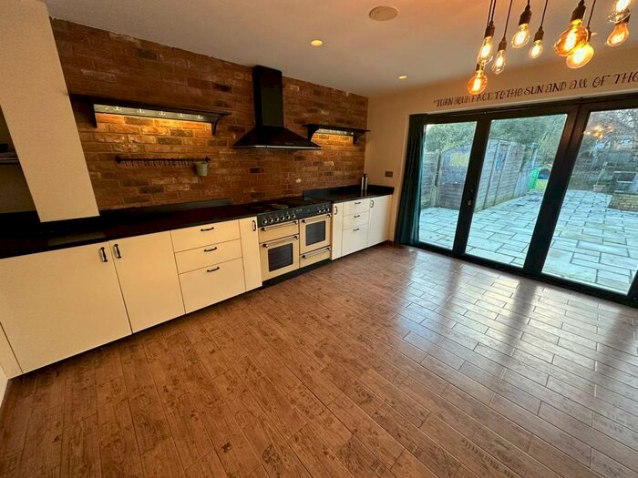 3 Bedroom Semi-Detached House To Rent In Ventnor Road, Solihull, B92