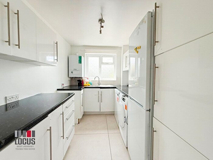 1 Bedroom Flat To Rent In Hamels Drive, Hertford, SG13