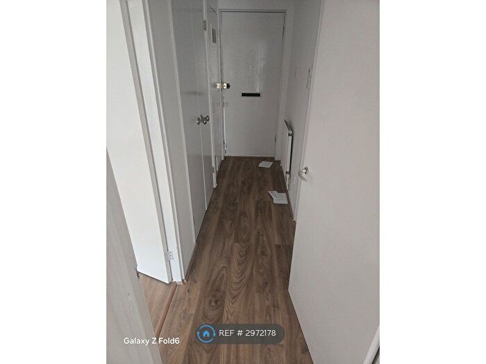 1 Bedroom Flat To Rent In Invermore Place, London, SE18