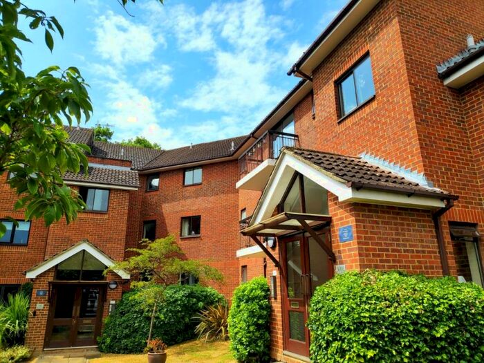 2 Bedroom Apartment To Rent In Oakfield Drive, Reigate, RH2