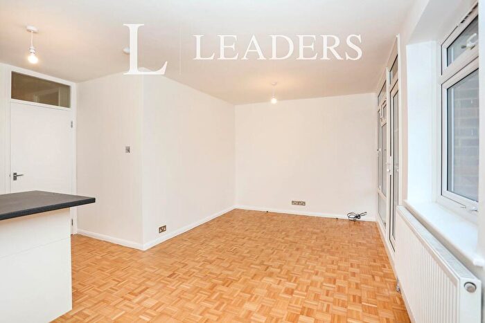 2 Bedroom Flat To Rent In Albemarle Road, Beckenham, BR3