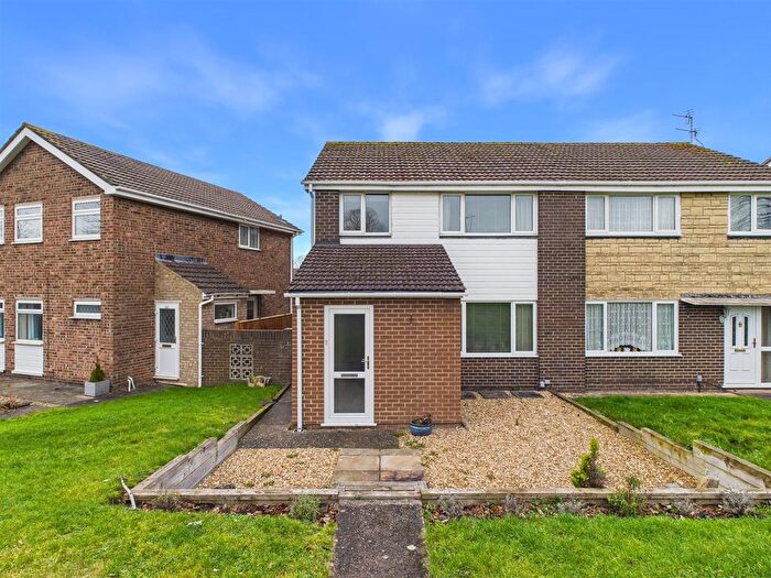 3 Bedroom Semi Detached House For Sale In Eagle Way, Abbeydale, Gloucester, GL4