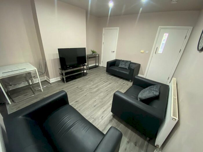 4 Bedroom Terraced House To Rent In Club Garden Road, Sheffield, S11