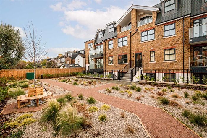 1 Bedroom Flat For Sale In Primo Court, Berrymede Road, W4