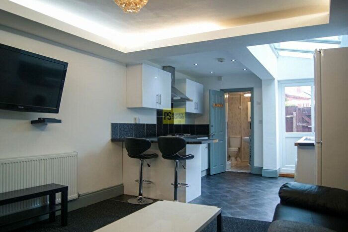 4 Bedroom Terraced House To Rent In Dogpool Lane, Stirchley, Birmingham, B30