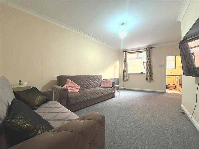 1 Bedroom Maisonette To Rent In High Street, Staines-Upon-Thames, Surrey, TW18