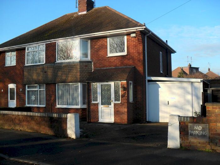 3 Bedroom Semi-Detached House To Rent In Austin Road, Luton, Bedfordshire, LU3