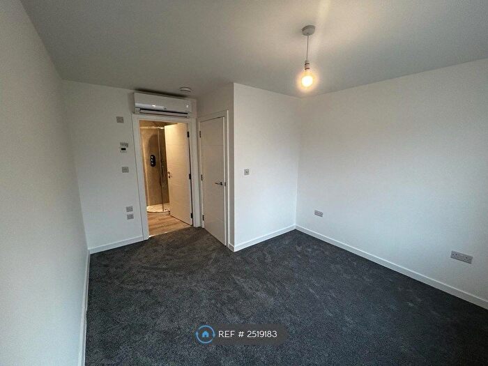 3 Bedroom Flat To Rent In Ramster House, London, SE20