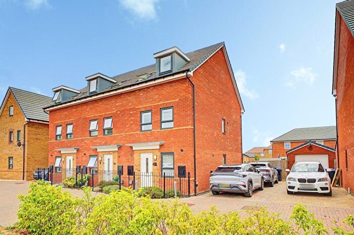 3 Bedroom End Of Terrace House For Sale In Stratford Drive, Overstone, Northampton, NN6