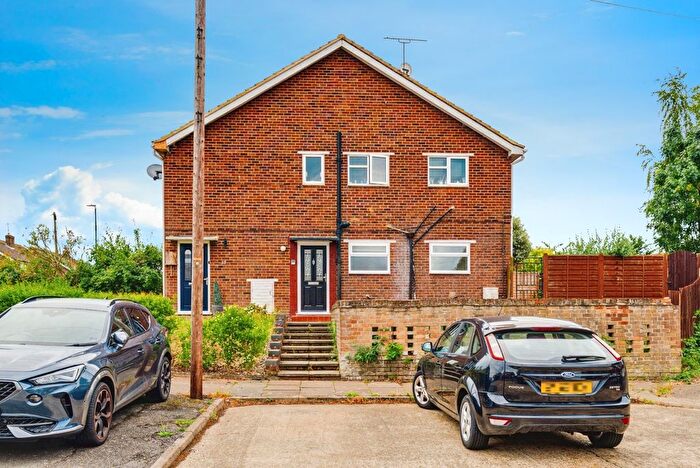 2 Bedroom Maisonette For Sale In Glebelands, Crayford, Dartford, DA1