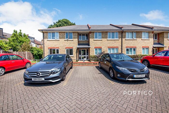 2 Bedroom Flat To Rent In Ashville Road, Leyton, E11