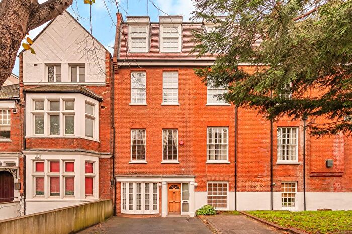3 Bedroom Flat For Sale In Frognal, Hampstead, NW3
