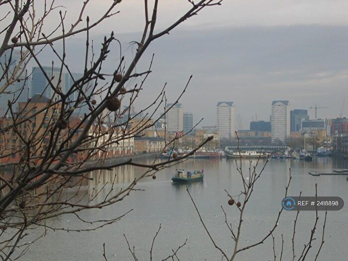 2 Bedroom Flat To Rent In Cabot Court, London, SE16