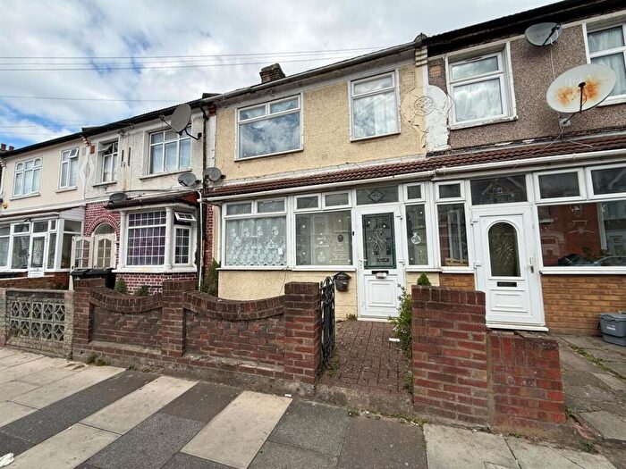 3 Bedroom House For Sale In Hickling Road, Ilford, IG1