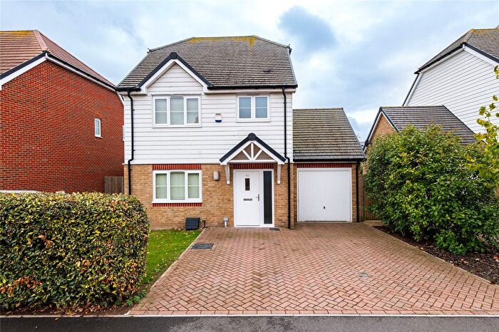 3 Bedroom Detached House To Rent In Haffenden Avenue, Sittingbourne, Kent, ME10