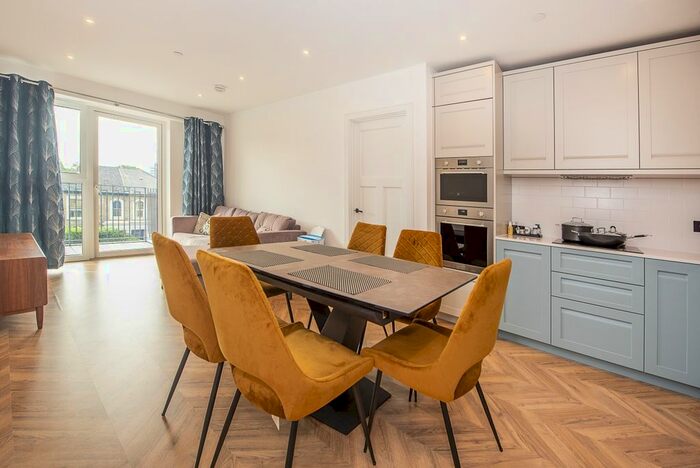 2 Bedroom Flat To Rent In Wheatfield Way, Kingston Upon Thames, KT1