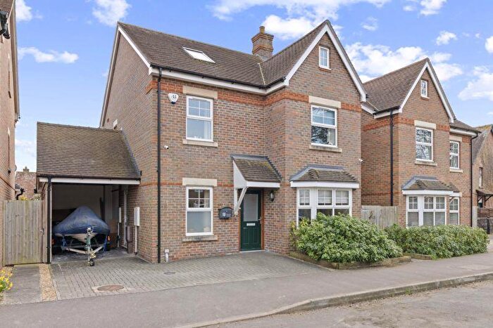 4 Bedroom Detached House For Sale In Westergate, Chichester, PO20