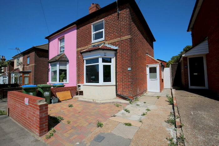 3 Bedroom Semi-Detached House To Rent In Bitterne Park, SO18