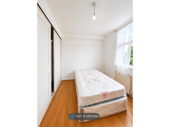 2 Bedroom Flat To Rent In Sumner Road, Croydon, CR0