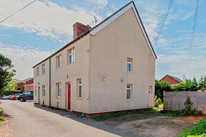 3 Bedroom Semi-Detached House For Sale In The Pleck, Bidford-On-Avon, B50