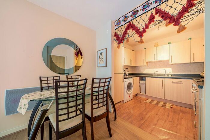 2 Bedroom Flat To Rent In Cochrane Drive Dartford, DA1