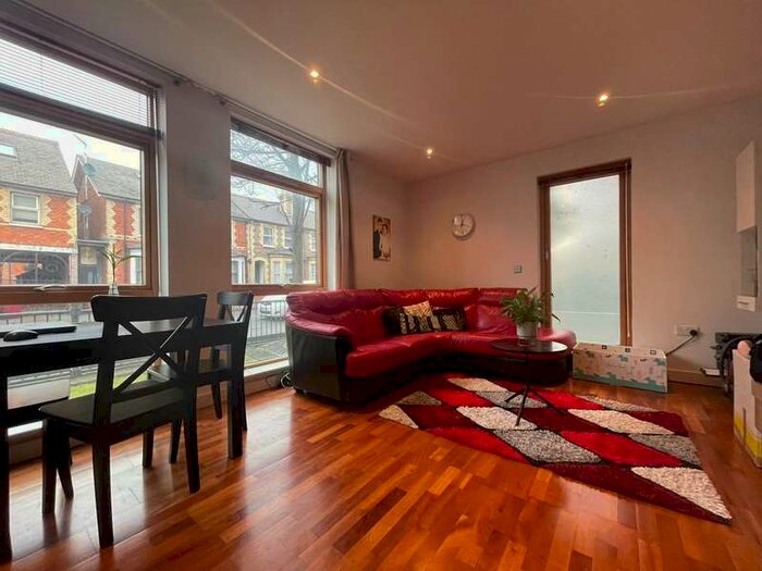 2 Bedroom Flat To Rent In Crown Street, Reading, RG1