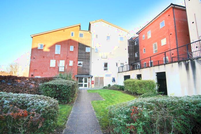2 Bedroom Flat To Rent In Nicholson Park, Bracknell, RG12