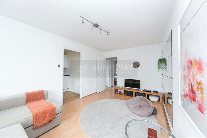 1 Bedroom Flat To Rent In Bowman Mews, London, SW18