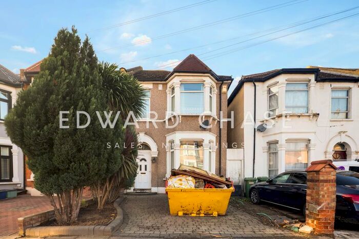3 Bedroom Terraced House To Rent In Park Road, Ilford, IG1