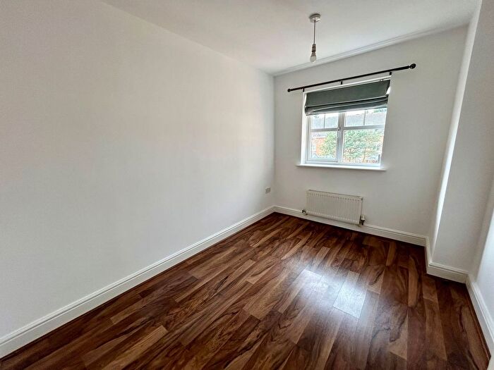 2 Bedroom Flat For Sale In Foley Court, Streetly, Sutton Coldfield, B74