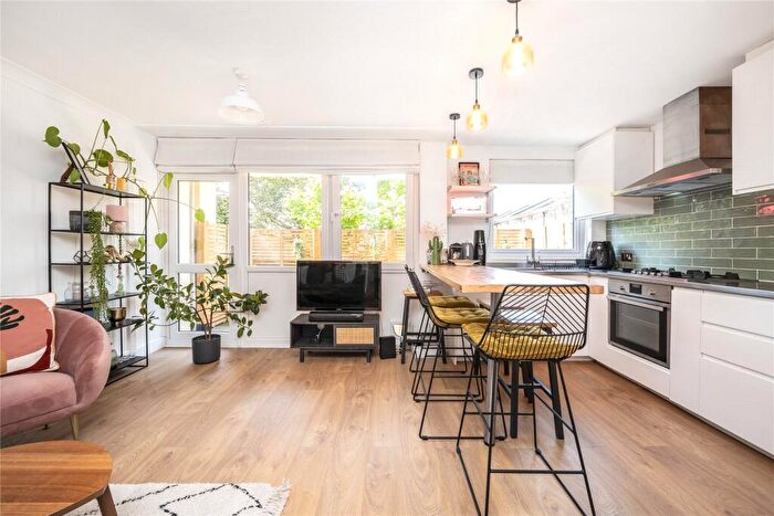 1 Bedroom Flat For Sale In Geldeston Road, London, E5