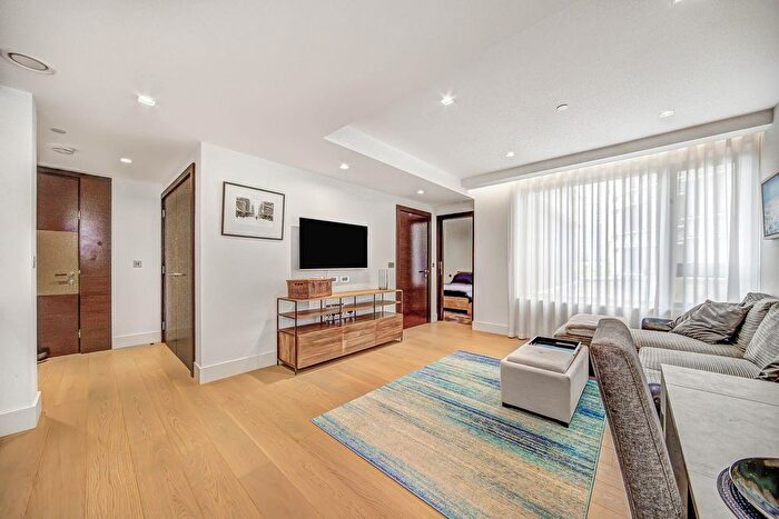 1 Bedroom Property For Sale In Tower One, The Corniche, Albert Embankment, Vauxhall, London, SE1