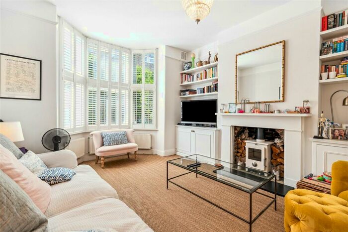 2 Bedroom Apartment To Rent In Paulet Road, London, SE5