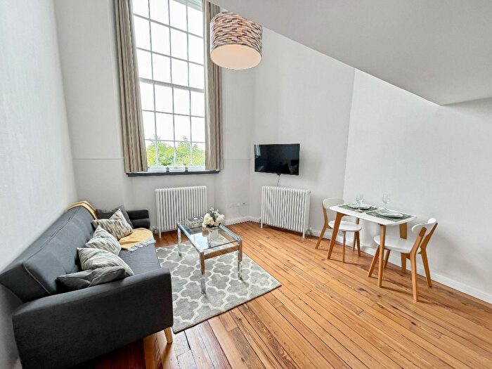 1 Bedroom Flat To Rent In Flat, Mcdonald Road, Broughton, Edinburgh, EH7
