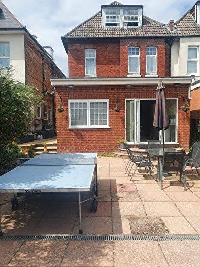2 Bedroom Flat To Rent In Westby Road, Bournemouth, BH5