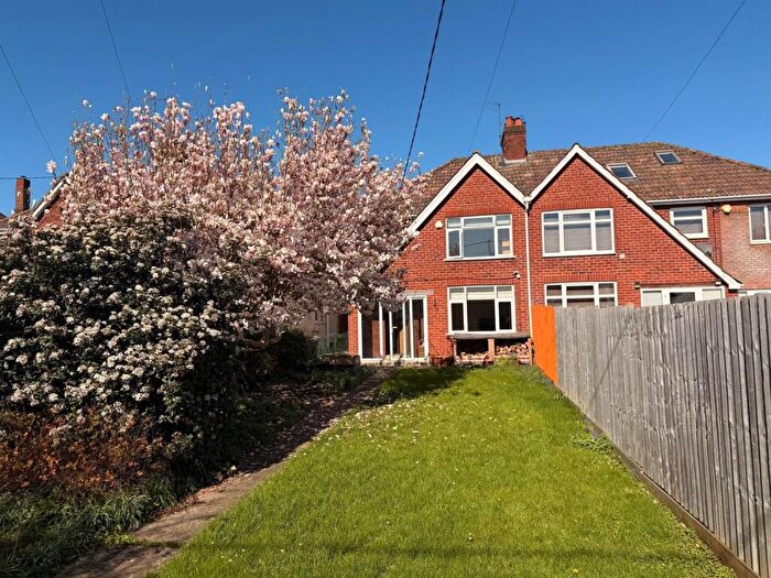 3 Bedroom Semi-Detached House For Sale In Bath Road, Chippenham, SN14