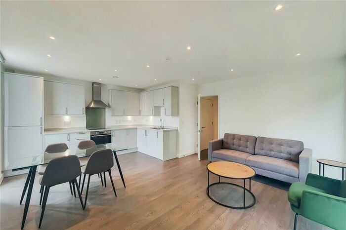 3 Bedroom Apartment To Rent In Propeller Crescent, Croydon, CR0