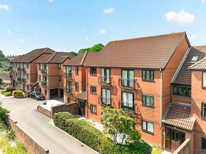 2 Bedroom Flat For Sale In Beechmount Grove, Hengrove, Bristol, BS14